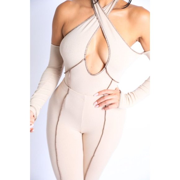 Women's Overlock Detailed Cross Halter Keyhole Neck Off The Shoulder 2 Piece Set - Picture 2 of 12